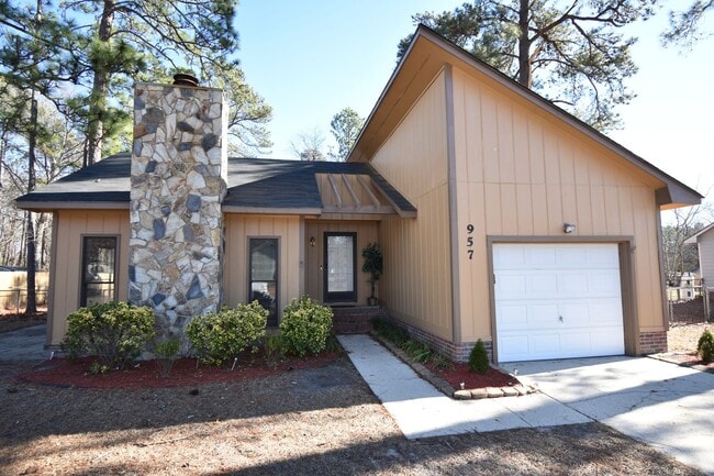 957 Kennesaw Dr