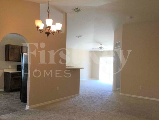 Photo - 425 Hammerstone Ave