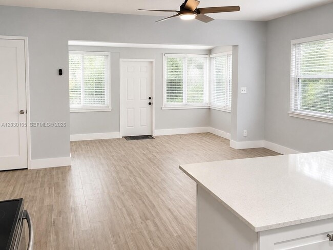 Photo - 209 SW 5th St
