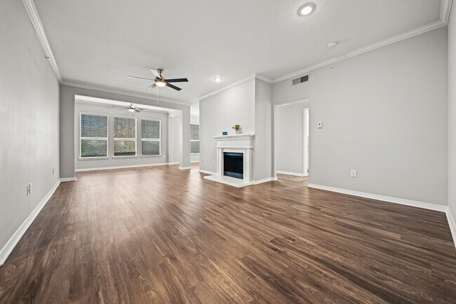 Photo - Settler's Gate