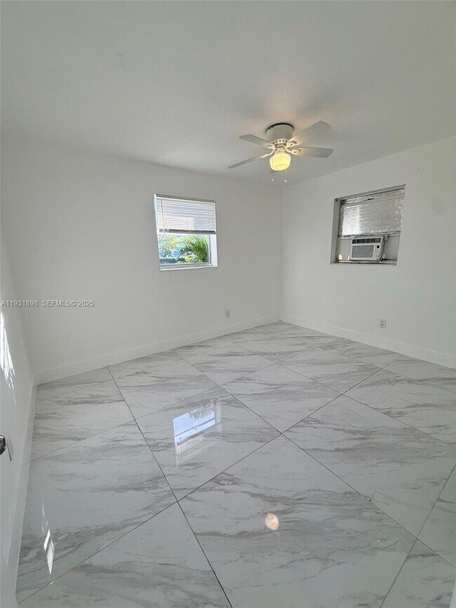 Photo - 4265 SW 51st St Unidad 1