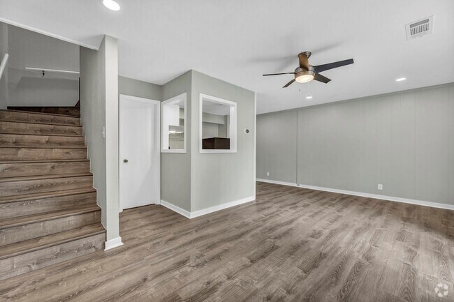 Building Photo - 2808 Skyway Cir Unit 102 Rental