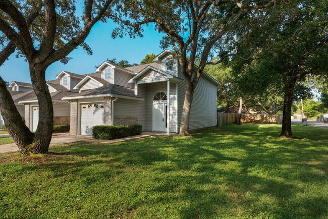 Photo - 212 Tooke St
