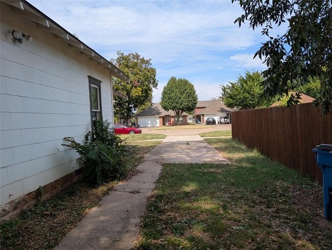 Photo - 220 W Main St