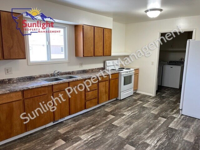 Photo - 2 Bed 1 Bath Duplex with Attached Garage