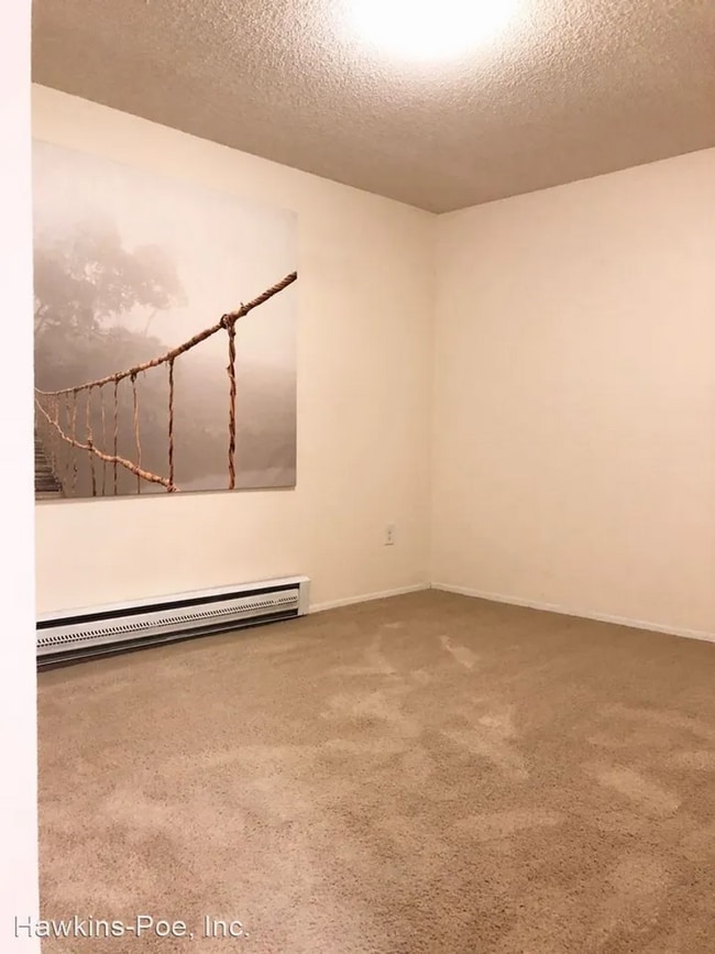 Photo - 3 bed 2 bath Duplex Great Yard!