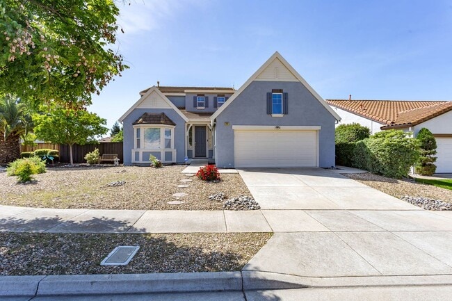 Building Photo - Gorgeous 4 Bedroom with SOLAR in Shadow Lakes!