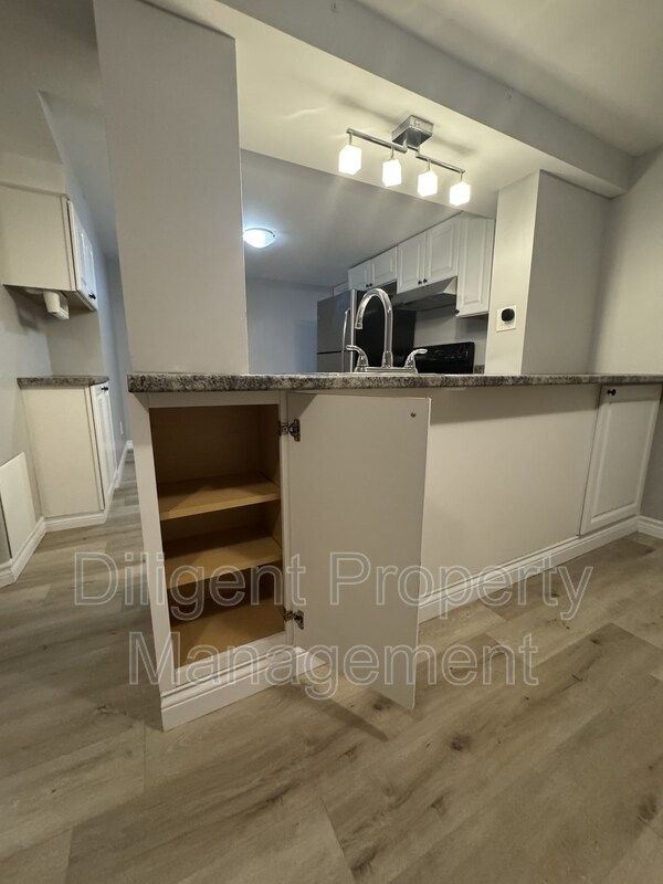 Photo - 736 Stormont St