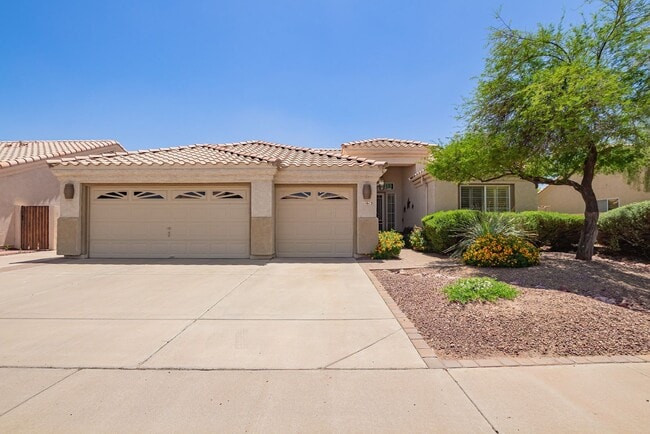 Building Photo - Gorgeous Winter Retreat - Fully Furnished Rental