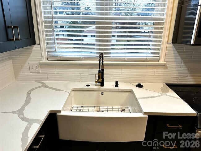 Photo - 1450 Academy St