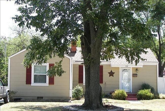 Building Photo - 522 Iowa St Rental