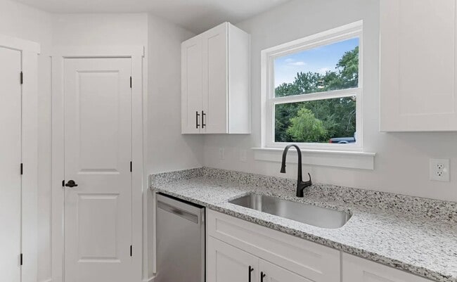 Photo - Brand New 3/2.5 Duplex Available Now!