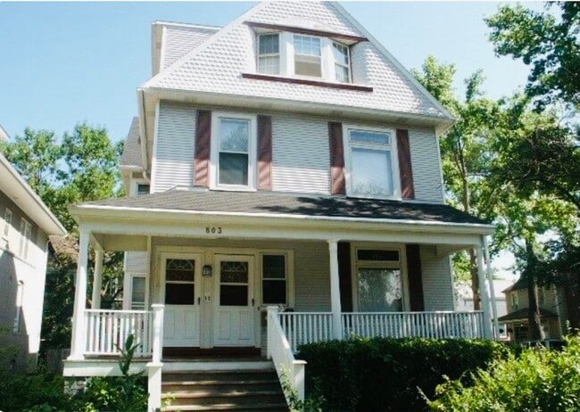 Building Photo - 803 Greenleaf St Unit Apt #2 2BR+Office