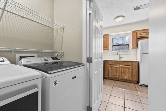 Photo - 111 S Ross St
