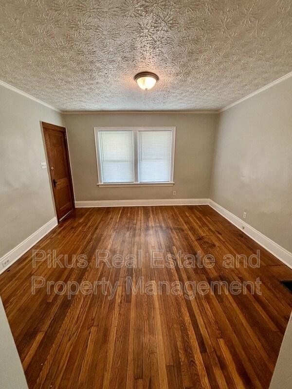 Photo - 485 Crouse St