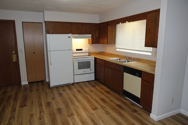 Building Photo - 2540 Ruth Street Unit 1