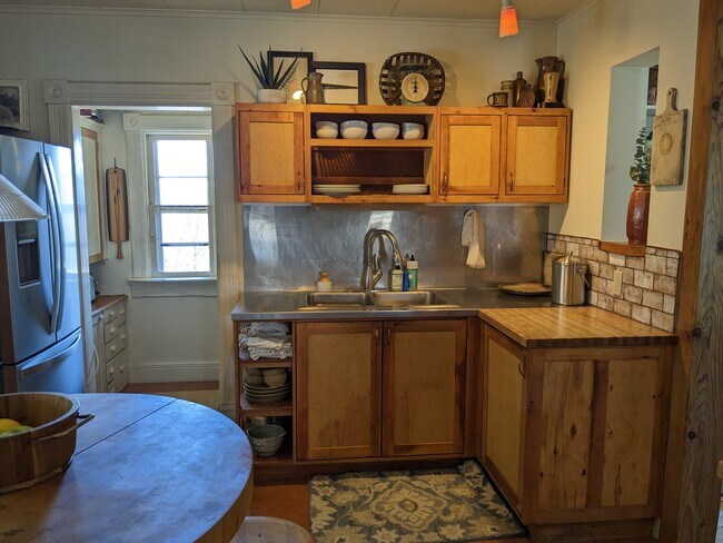 Photo - 710 Elm St House