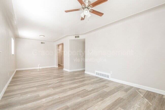 Photo - 1281 Victor St