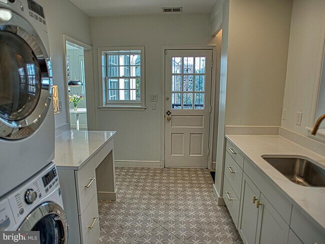 Photo - 4643 16th St NW