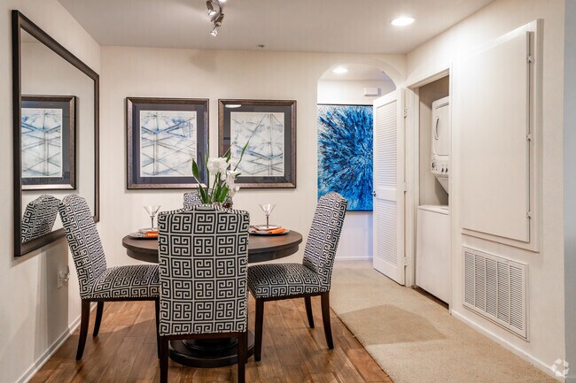 1BD, 1BA - 679SF - Dining/Laundry