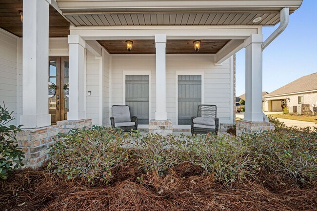 Photo - 5/3.5 TRULAND BUILT BEAUTY!