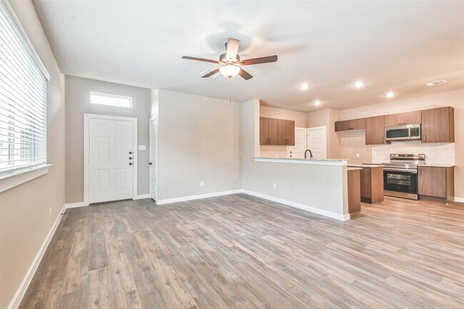 9860 Grosbeak Ln
