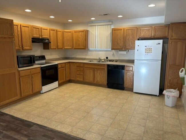 1460 Parker Ave Unit 3