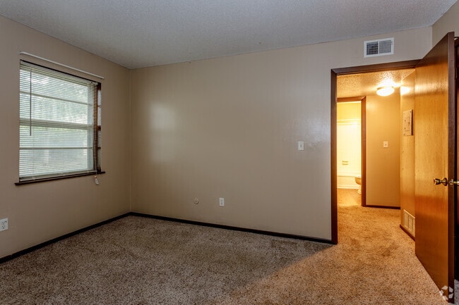 2BR, 1BA - 1000 SF