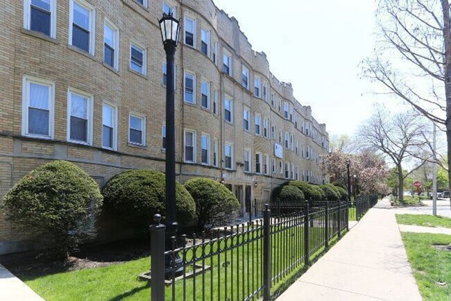 Photo - 4501-4515 N Malden St
