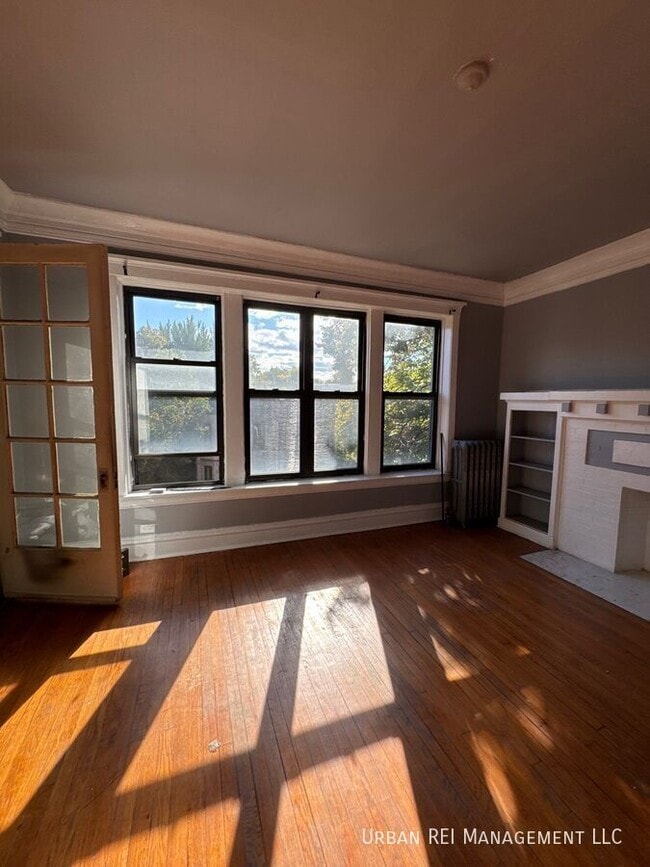 Photo - 1226 E 54th St