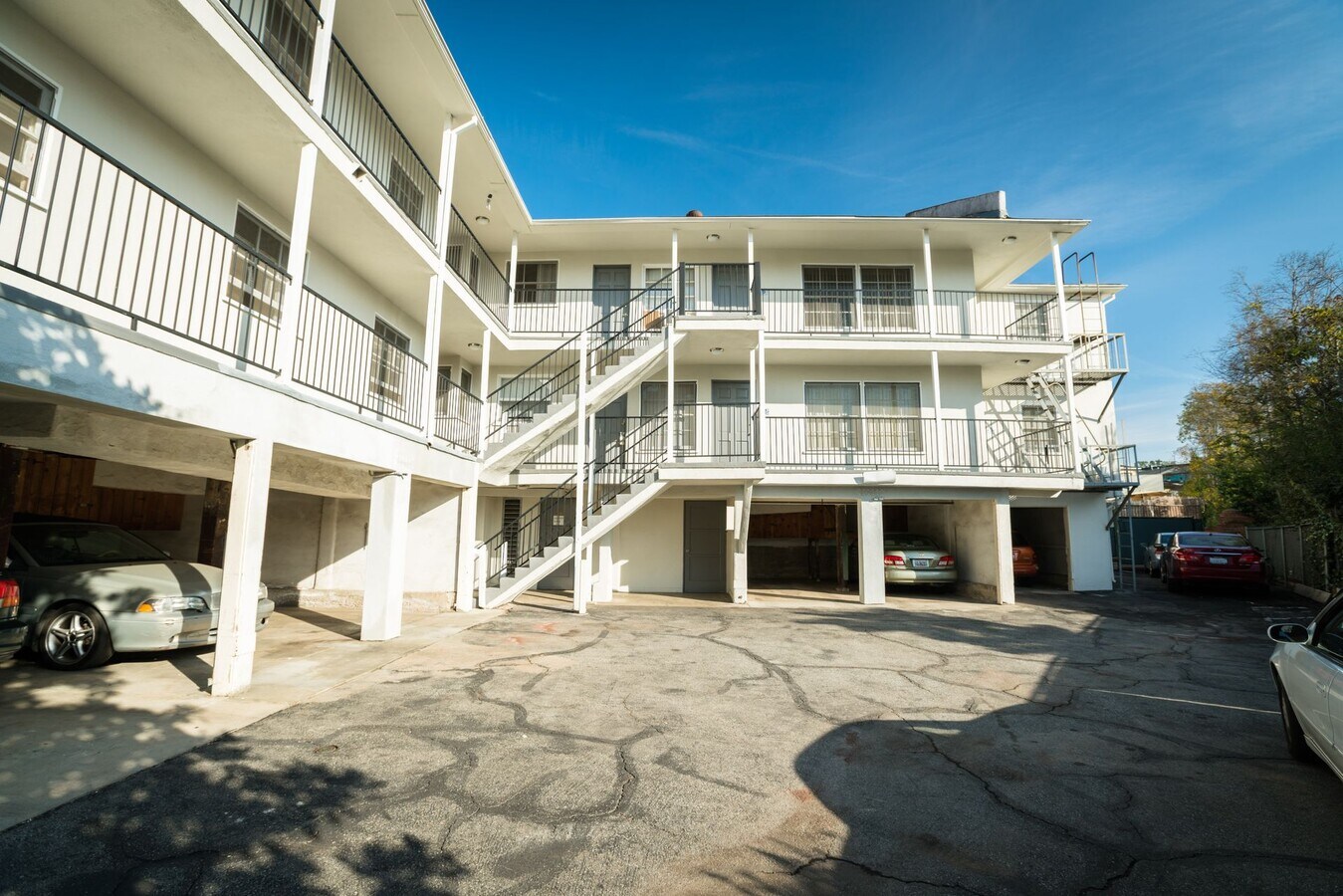 Photo - 611 Levering Ave