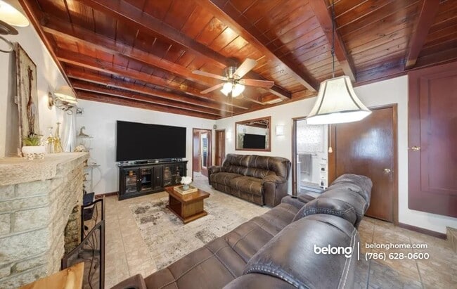 Photo - 237 SW 20th St