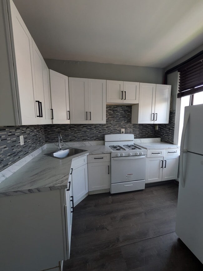 9 Saint Pauls Ave Unit 4L