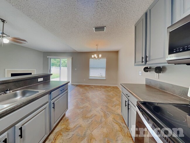 Photo - 6669 Southern Oaks Dr