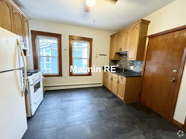 Building Photo - 26 Willow St Unit 2 BED Imman Square Rental