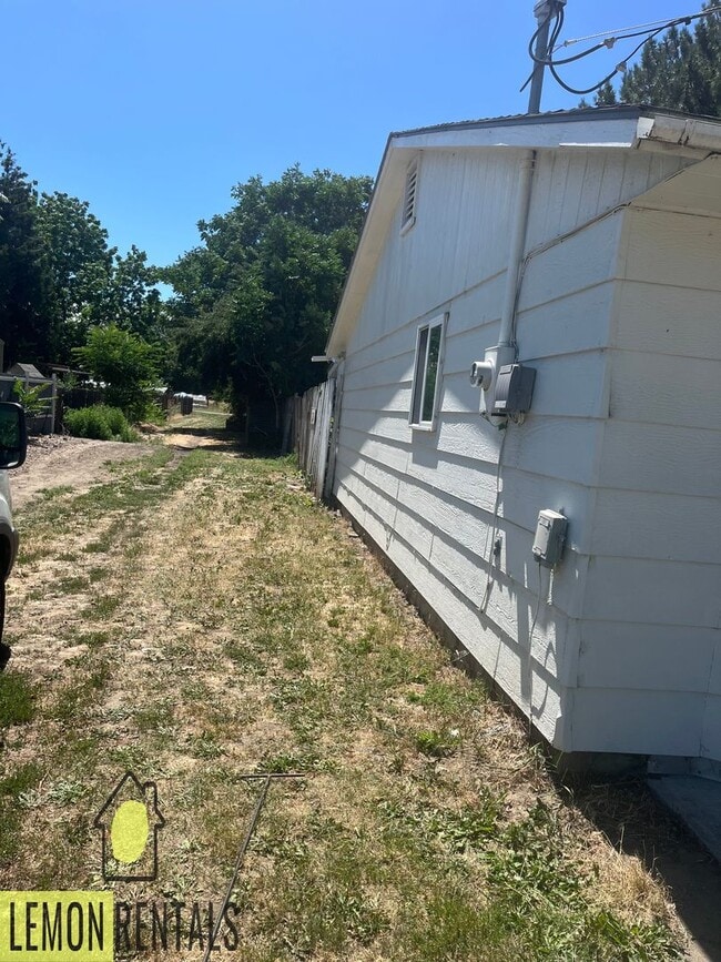 Photo - 3 bedroom house in Oroville $950.00 per month