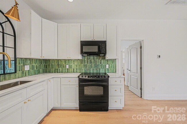 Photo - 140 Harper Lee St