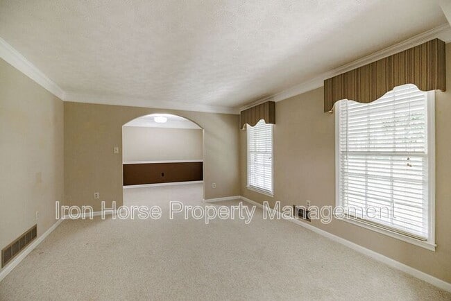 Photo - 1110 Maple Cir