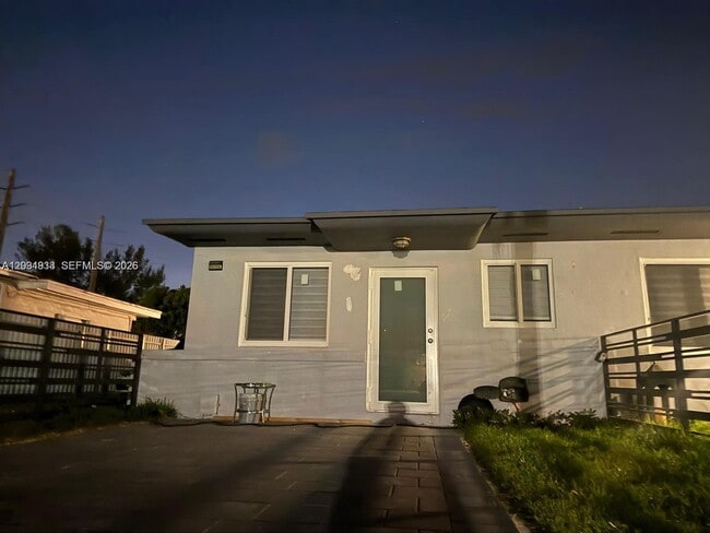 Building Photo - 225 SW 76th Ct Unit 225