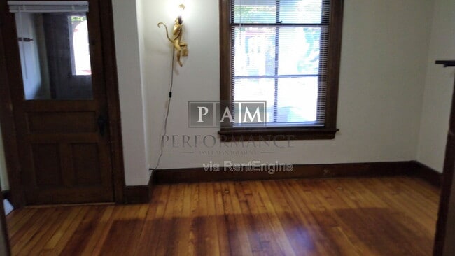 Photo - 902 E Chambers St