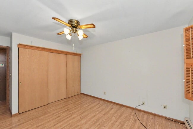Photo - "Charming 2-Bed Condo Retreat: Comfort & Convenience in Brown Deer!" Unit 101