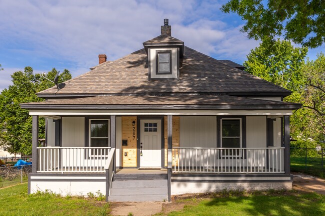 Photo - 207 N Leeds Ave House