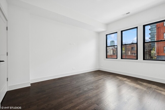 Photo - 1114 W Grand Ave