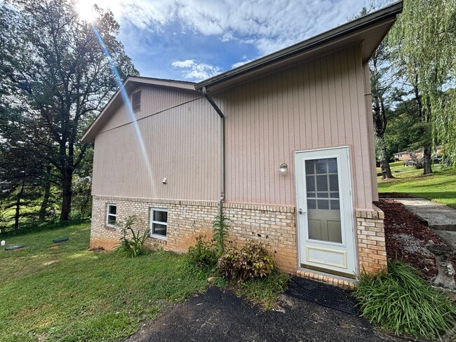 Photo - 6421 Orchard View Ln