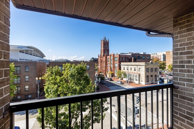 Photo - Washington Apartments