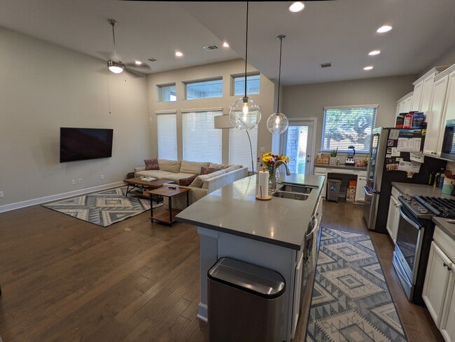 Photo - 15008 Cabrillo Way