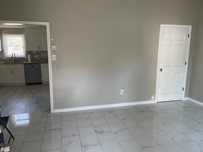Photo - 8 Elm Ct