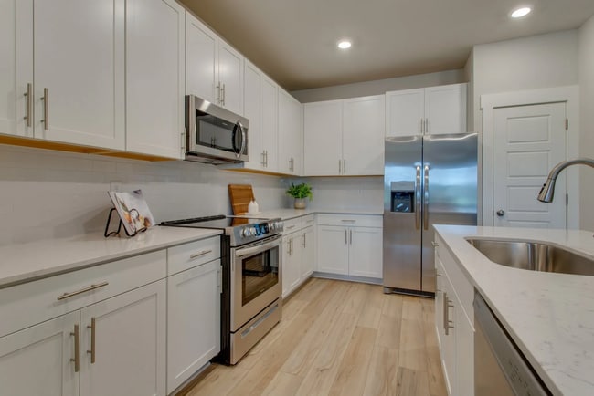 Photo - 2710 Fordham St