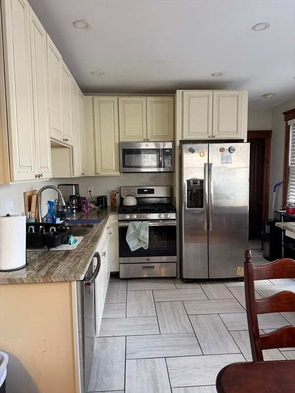 Building Photo - 68 Thomas Pk Unit 1