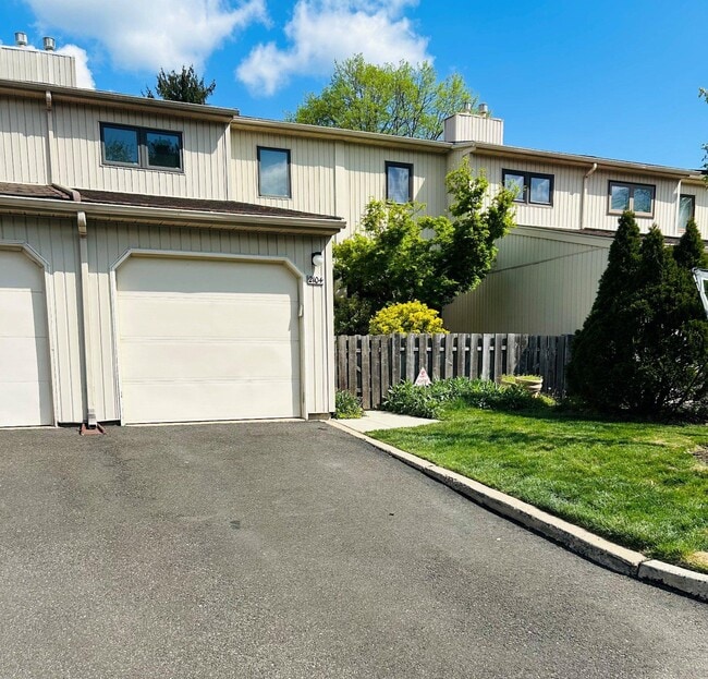 Building Photo - 2104 Seneca Run